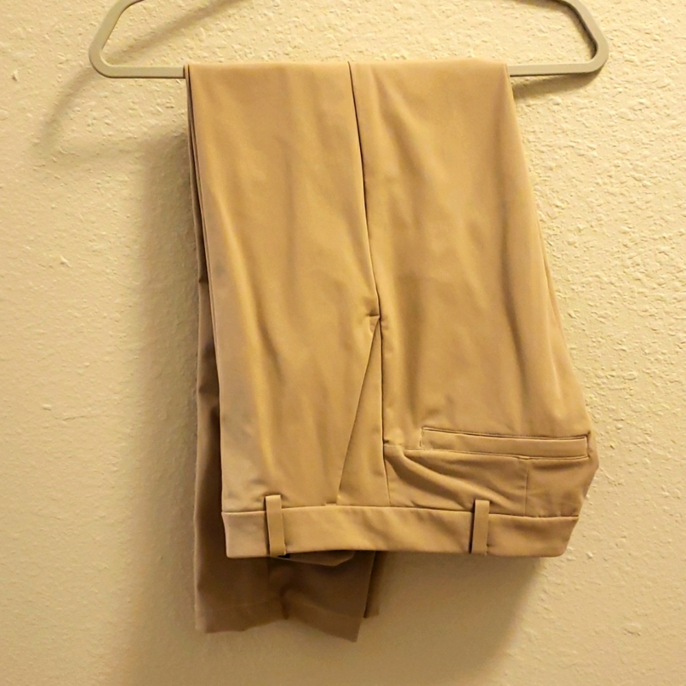 Lululemon 10 golf performance fabric pants in very good condition. 30 x 30